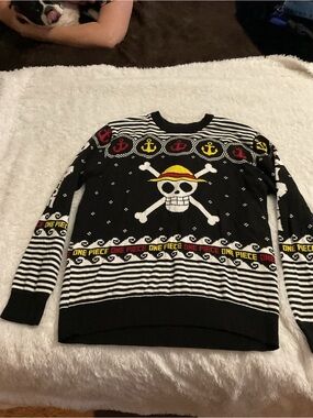 Onepiece Black Crewneck Sweater with Straw Hat Skull Graphic